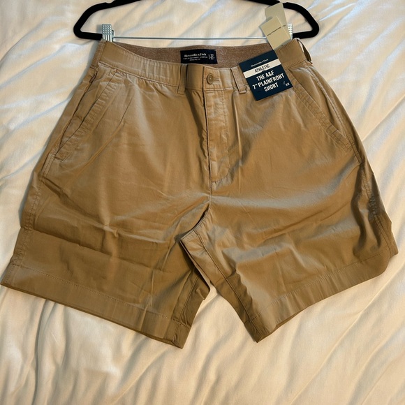 Abercrombie & Fitch Other - A&F All Day Short Stretch Athletic Fit - 7” Plainfront Short